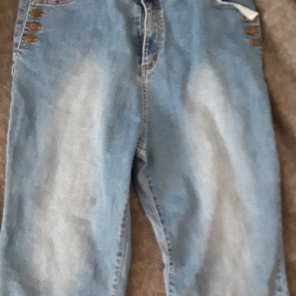 Magic Denim - Cute Capri Jeans Size 18